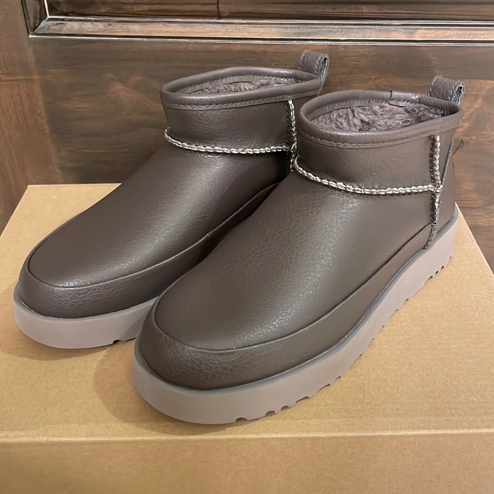 Ugg Women’s Classic Sugar Ultra Mini size 5